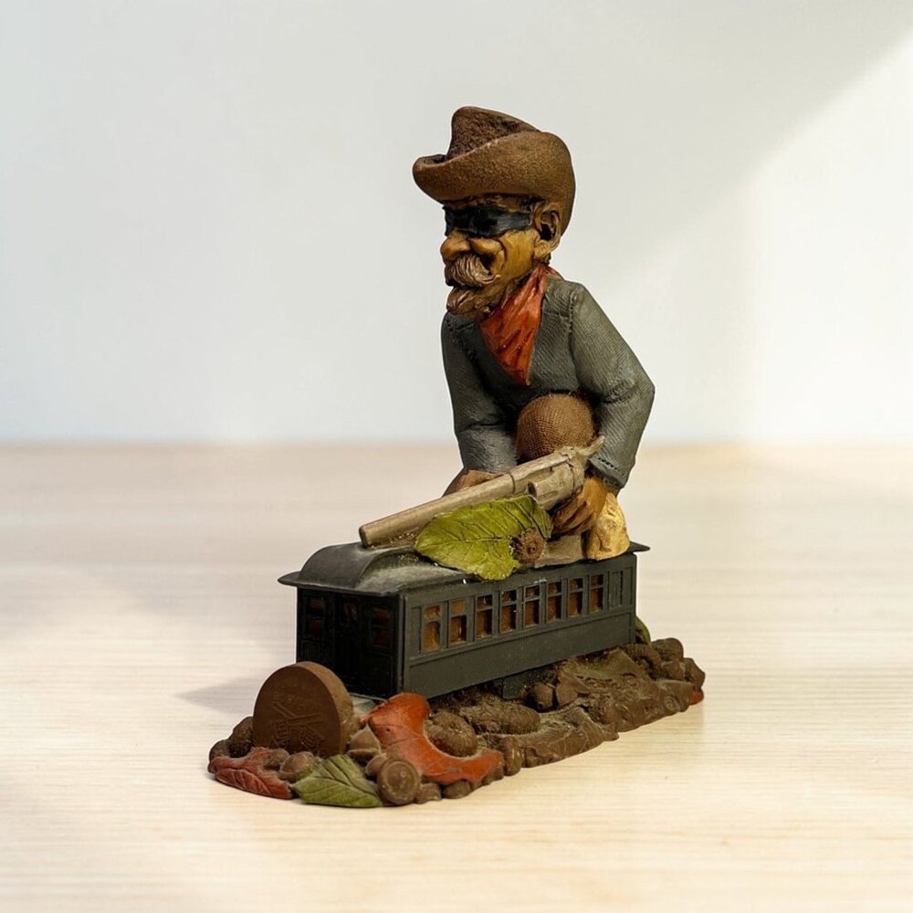Tom Clark 1989 Jesse Train Robber Gnome Figurine Cairn Studios Collectible
